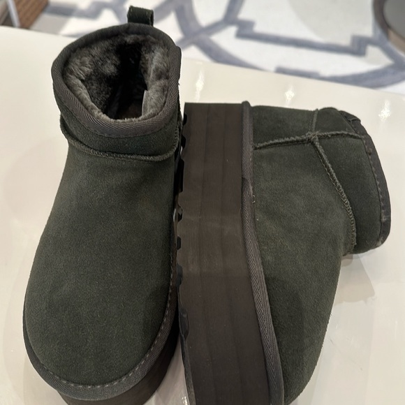Cushionaire Shoes - Cushionaire. genuine suede water repellent, winter boot, size 7.5 M.